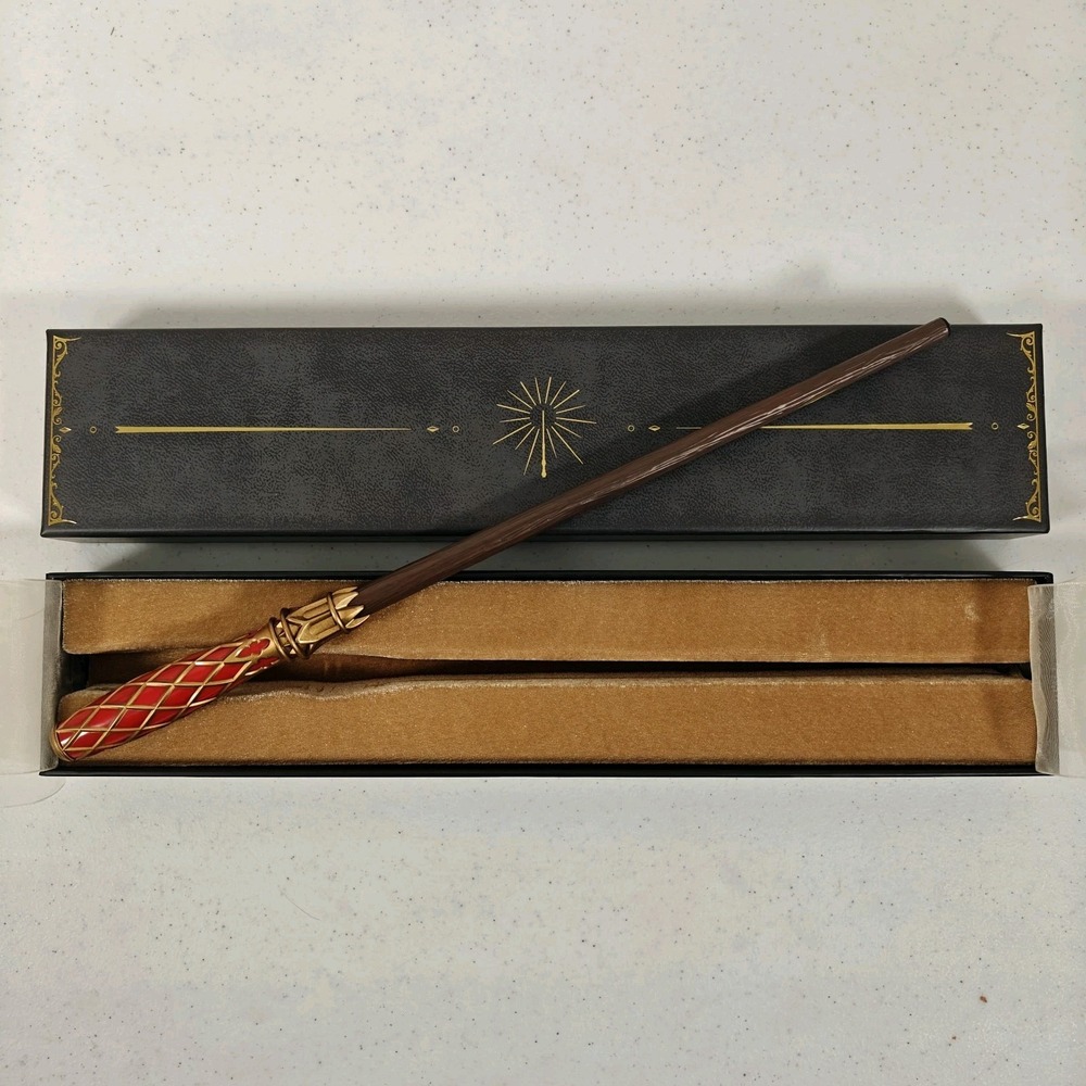 Harry Potter Interactive Wand Universal Studios 2nd Gen Brown/Red New in Box